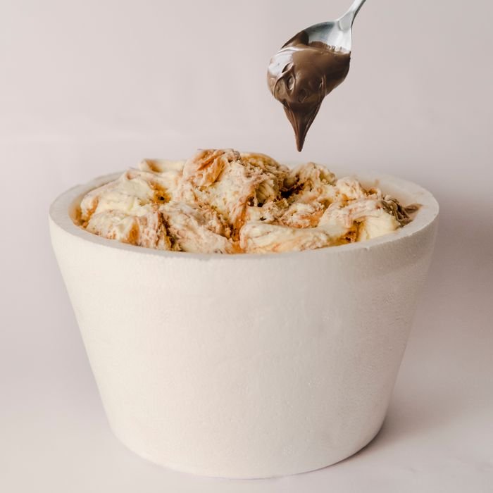 pexels-photo-7761734-7761734 Close-up of creamy ice cream in a bowl topped with rich chocolate sauce.